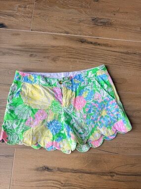 Lilly Pulitzer Pastel Floral Scalloped Hem Shorts